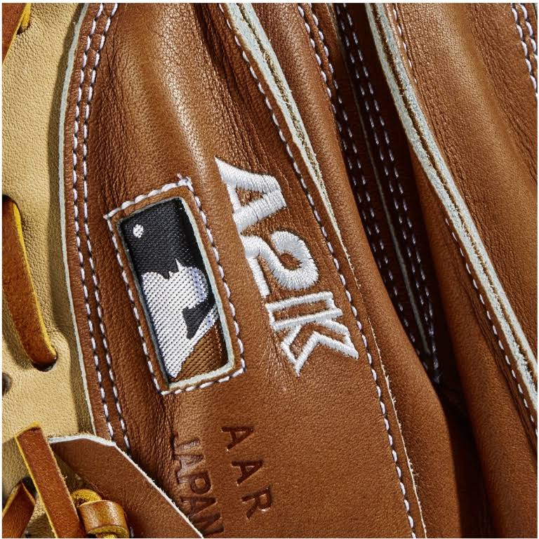 33.5x22 Baseball Catcher Mitt I8204