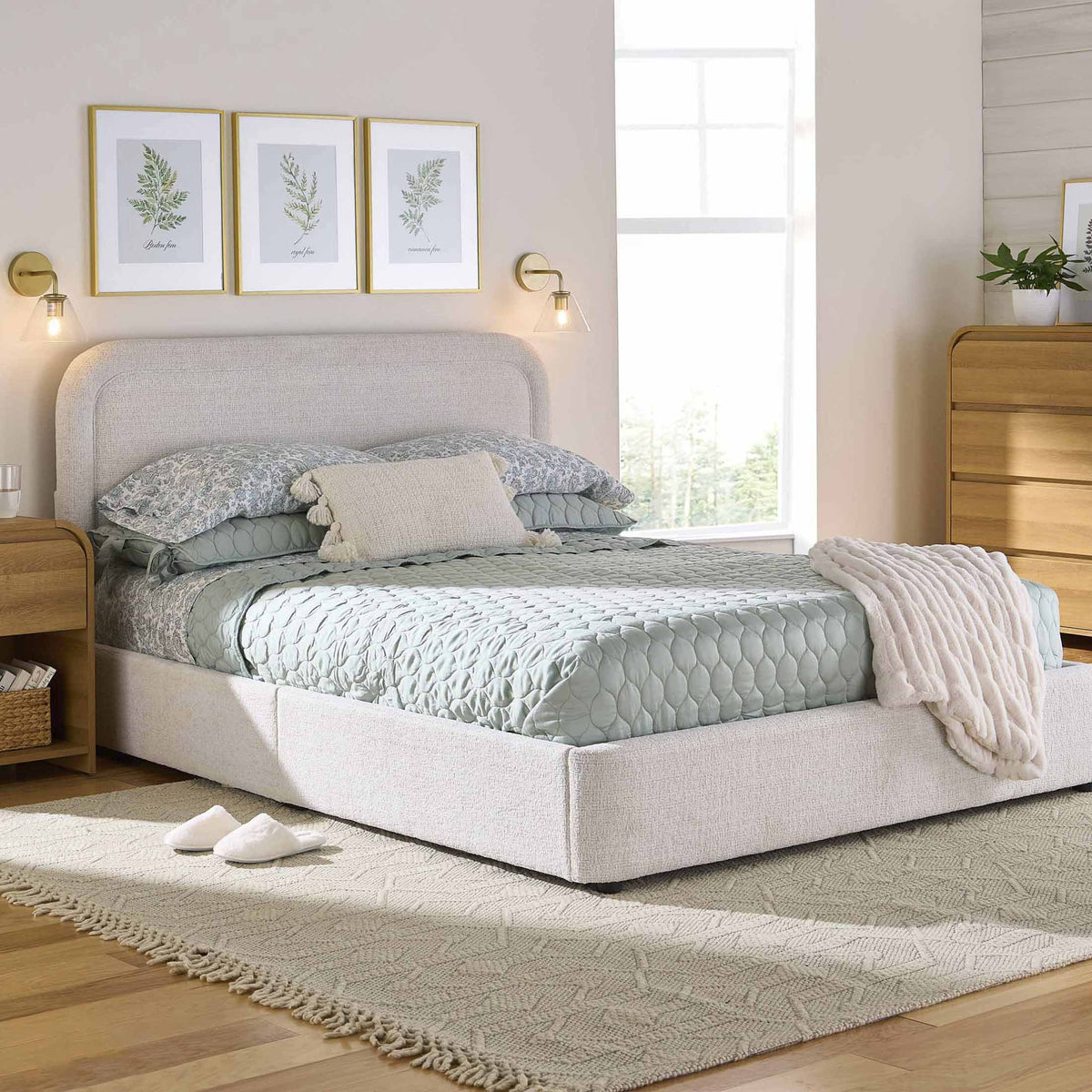 Queen Boucle Platform Bed S94226