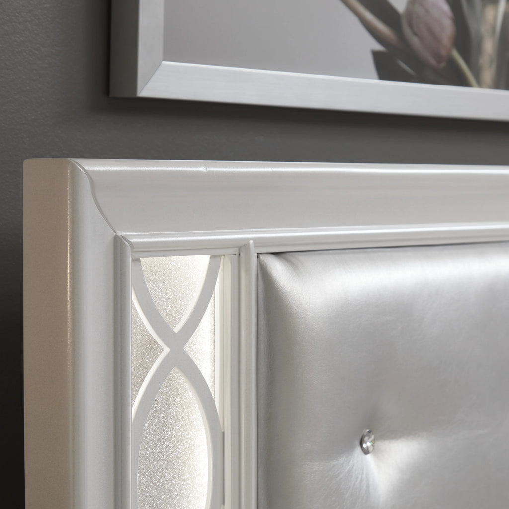 Queen 4-Piece Bedroom Set with LED Lights, Tufted Bed, Dresser, Mirror, and Nightstand in Pearlized White Y60303