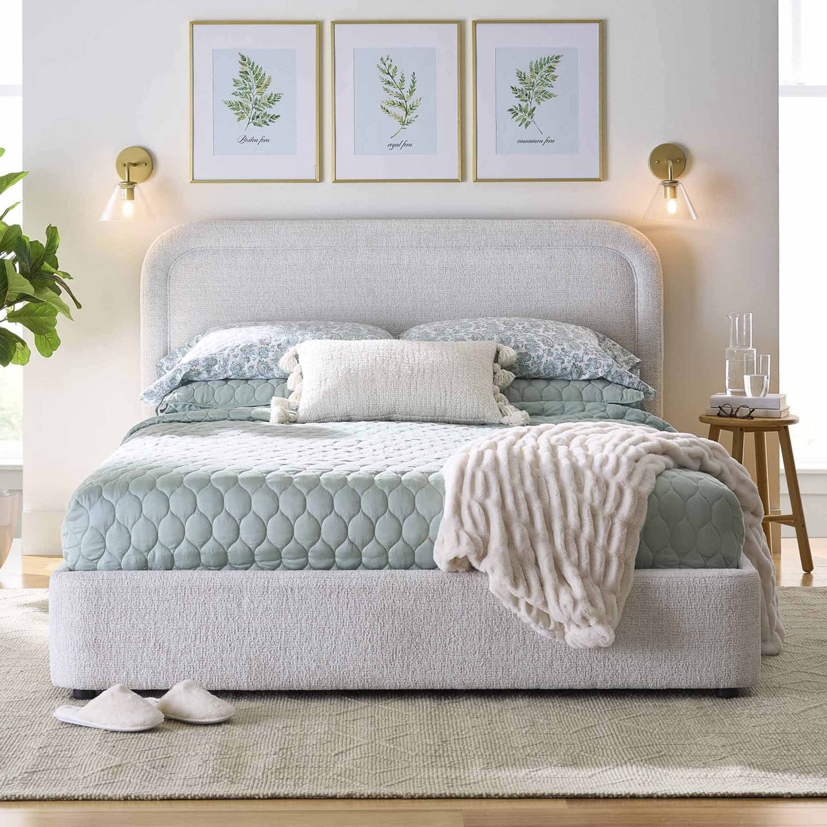 Queen Boucle Platform Bed S94226